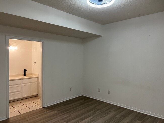 Building Photo - Duplex