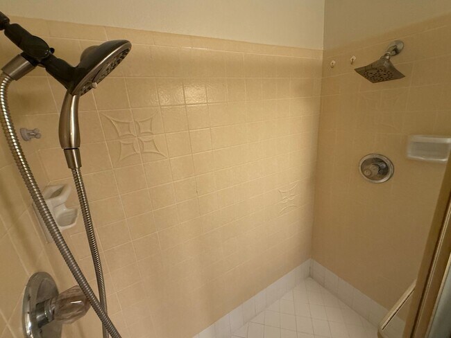 Building Photo - Victorville- Spring Valley Lake, 3 Bedrooms 2 bathrooms, New Paint