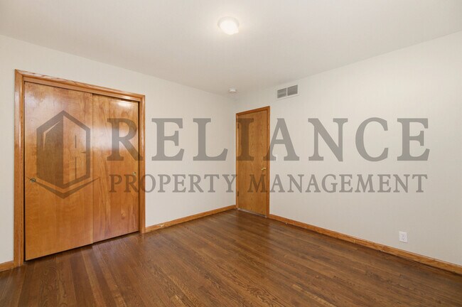 Building Photo - 1415 N Prairie Ln