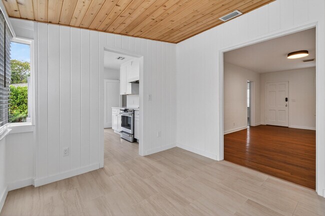 Building Photo - 236 Greymon Dr