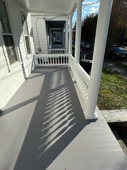Building Photo - 27 Riverview Ave