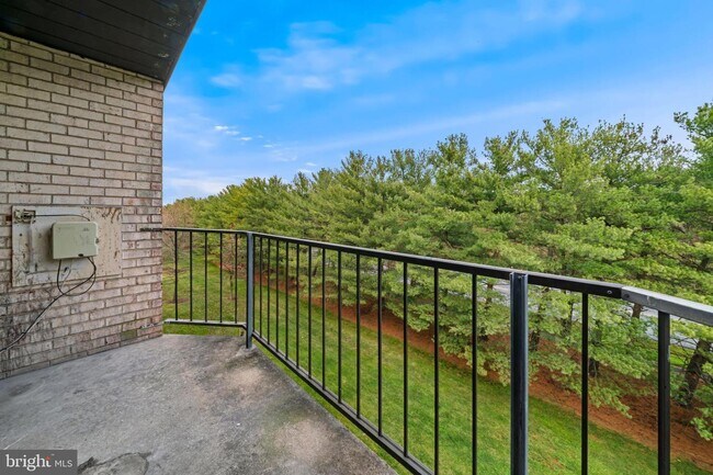 Building Photo - 6934 Hanover Pkwy