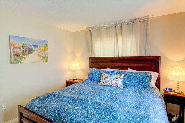 Building Photo - 1887 Hyde Park St