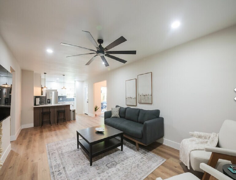Building Photo - 2506 Swan Ct