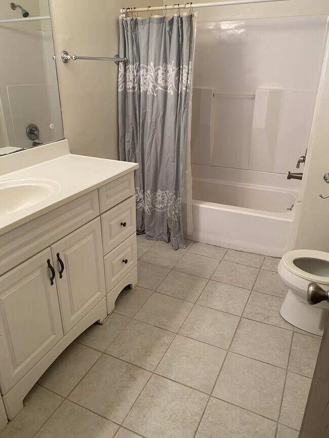 Building Photo - 14706 Harvey Oaks Ave