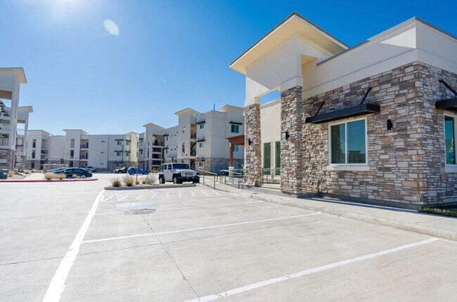 Building Photo - Modern Comfort in the Heart of Ennis
