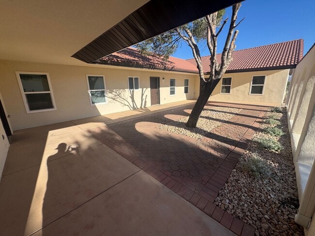 Building Photo - 75 E Roundy Mountain Rd