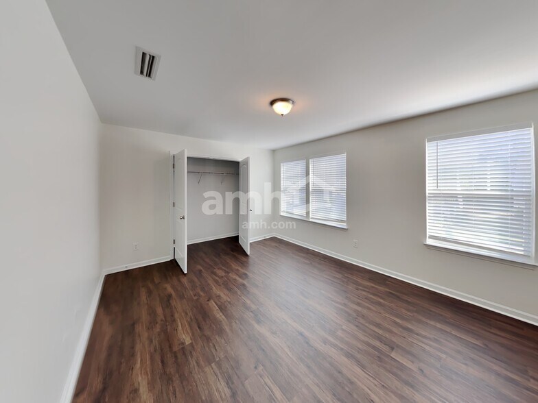 Building Photo - 404 Moses Rhyne Dr