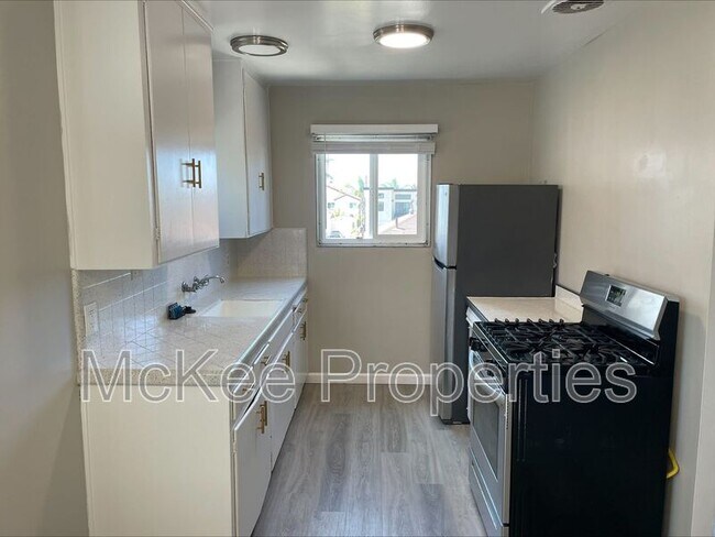 Building Photo - 816 1/2 Diamond Street