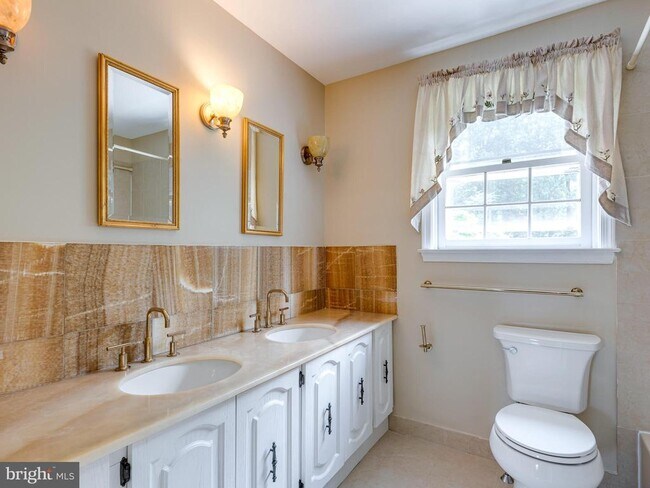 Building Photo - 612 Bough Rd