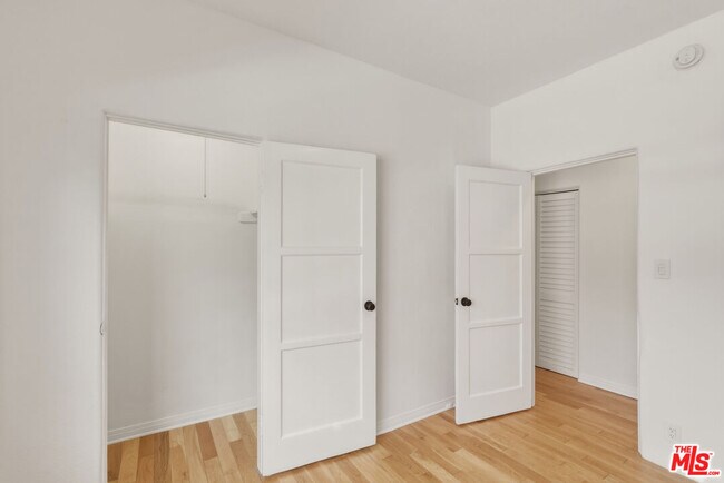 Building Photo - 1492 Silver Lake Blvd