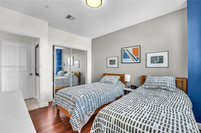 Building Photo - 2280 SW 32nd Ave