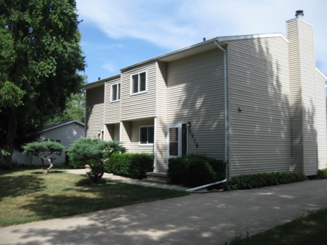 Duplex townhouse - 3914-3916 Sturgis Dr