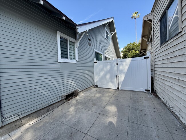 Building Photo - 346 W California Ave