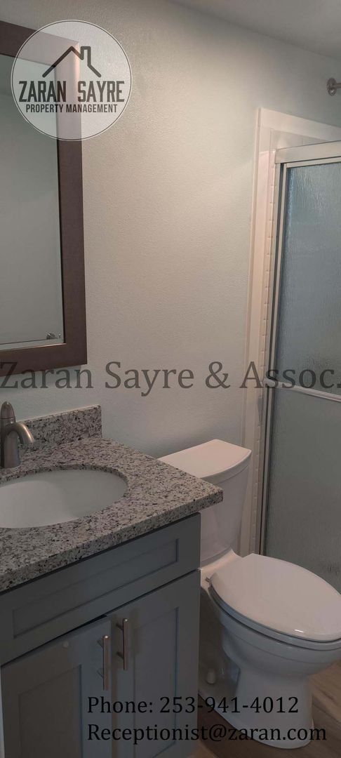 Building Photo - Fully Renovated 4 Bedroom on Quiet Cul-de-sac