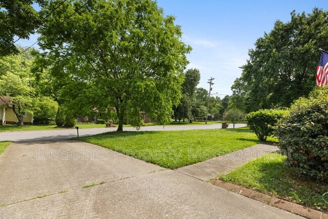 Building Photo - 3204 Blackwood Dr