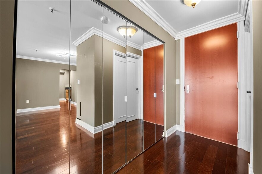 Building Photo - 300 Riverfront Dr