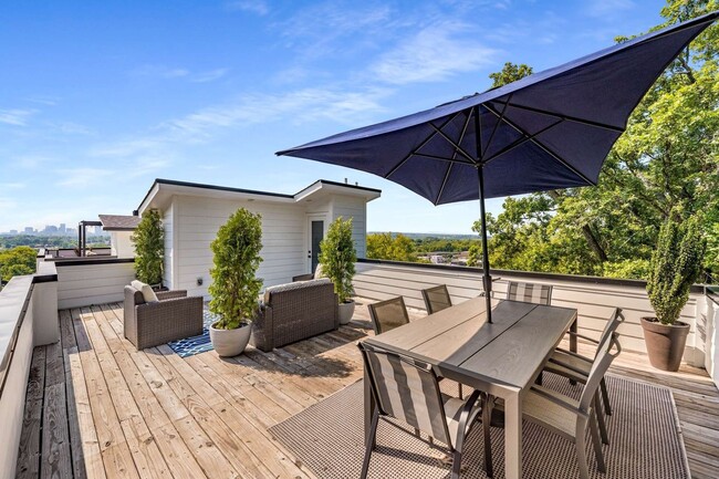 Building Photo - Prestine & Partially Furnished North Nashv...