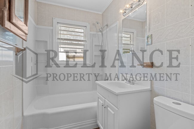 Building Photo - 1701 N Floberta Rd