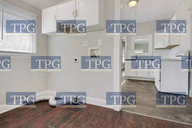 Building Photo - 573 S Crescent Ave