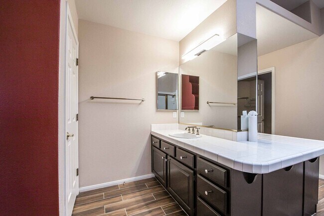 Building Photo - GORGEOUS SUMMERLIN POOL HOME FOR LEASE!