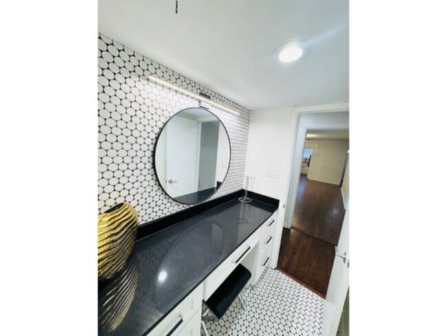 Building Photo - 8406 Foxwood Ln