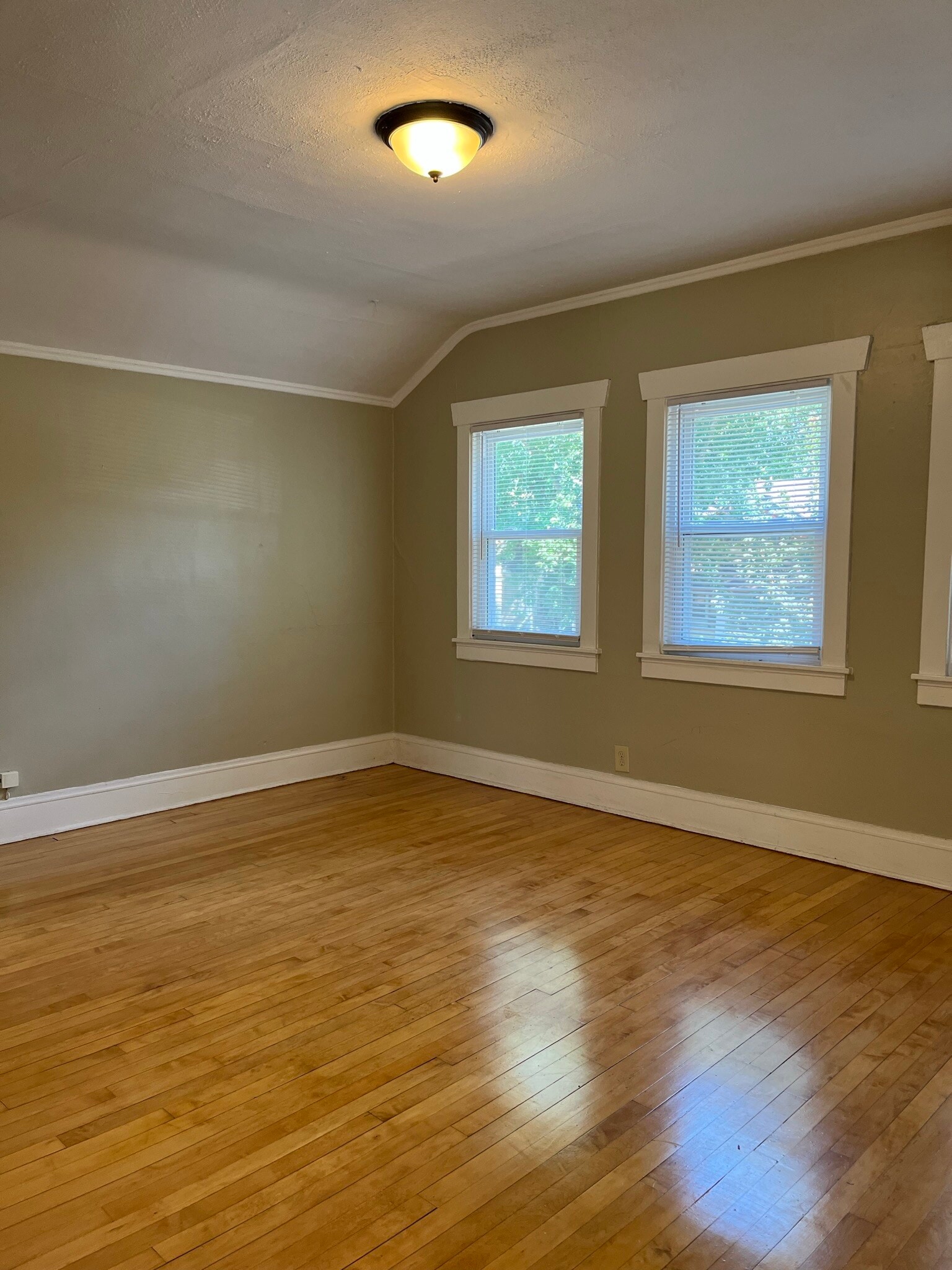 Building Photo - 3033 S Clement Ave