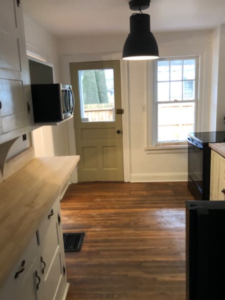 Building Photo - 1614 Andover Rd