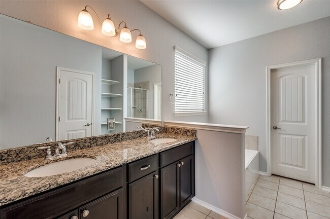 Building Photo - 1012 Lake Meadow Ln