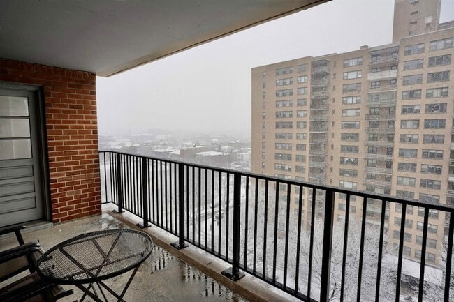 Building Photo - 225 St Pauls Ave