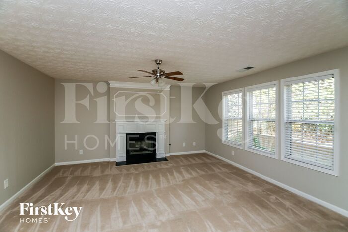 Building Photo - 304 Hickory Creek Ln