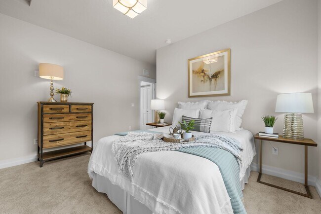 Building Photo - 2213 S Federal Way