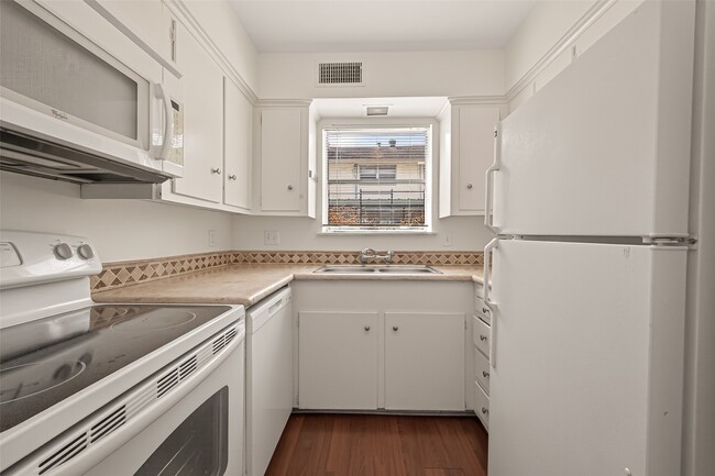 Building Photo - 2710 Mason St