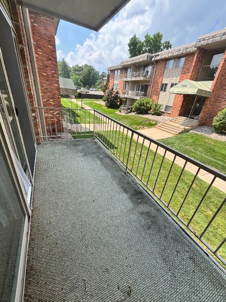 Building Photo - 734 W Kilgore Rd