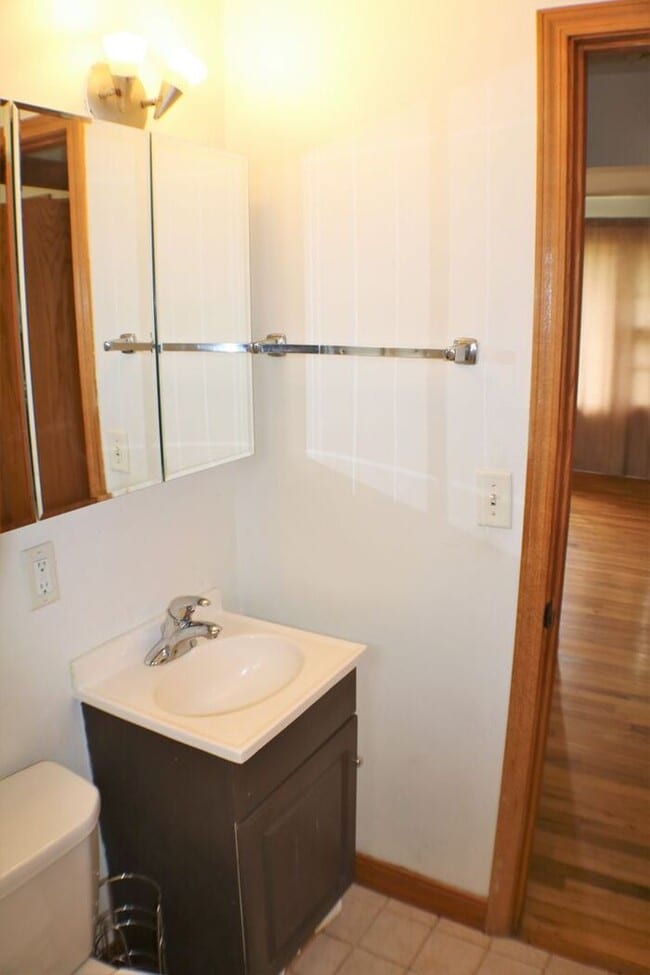 Building Photo - $1,250 | 2 Bedroom, 1 Bathroom Duplex | No...