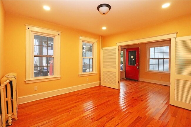 Building Photo - 30 Thurston Ave