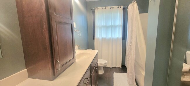 Building Photo - Small town Macon!