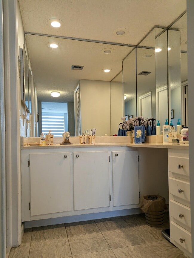 Building Photo - 804 Cypress Blvd