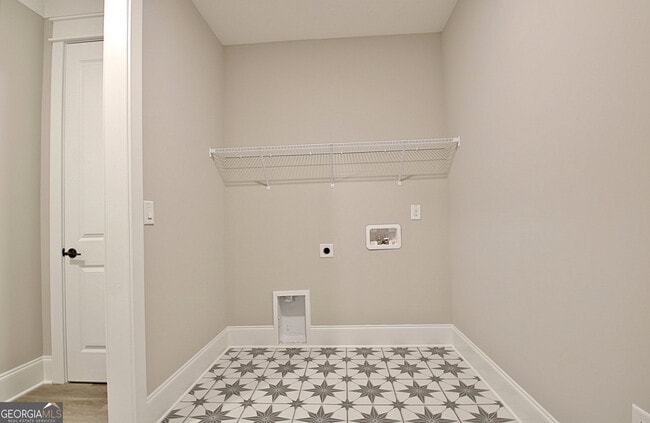 Building Photo - 190 Redhaven Dr