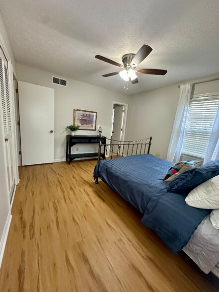 Building Photo - 1018 Sir Lancelot Ln