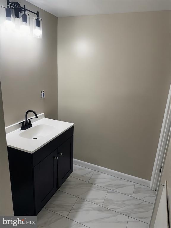 Building Photo - 15712 Dorset Rd