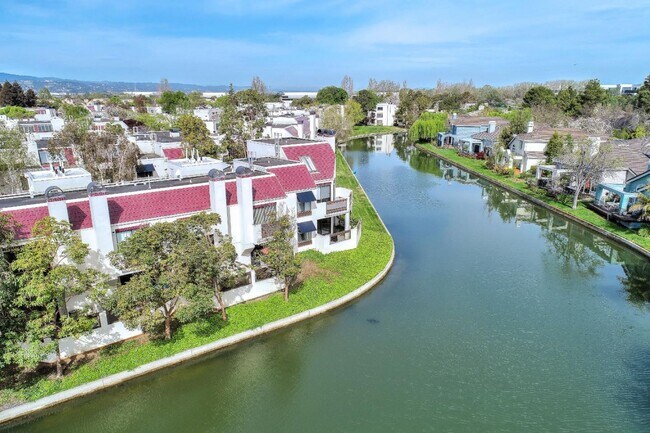 Building Photo - 530 Shorebird Cir