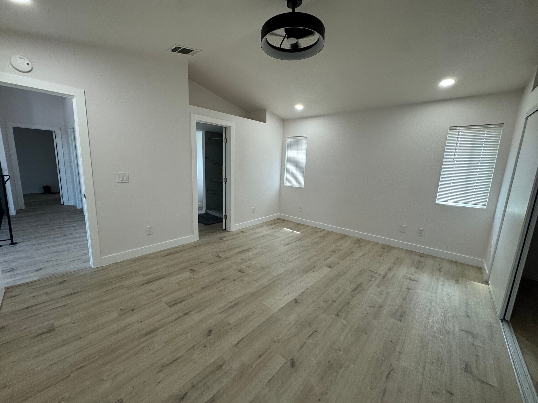 Building Photo - 1565 Joanne St