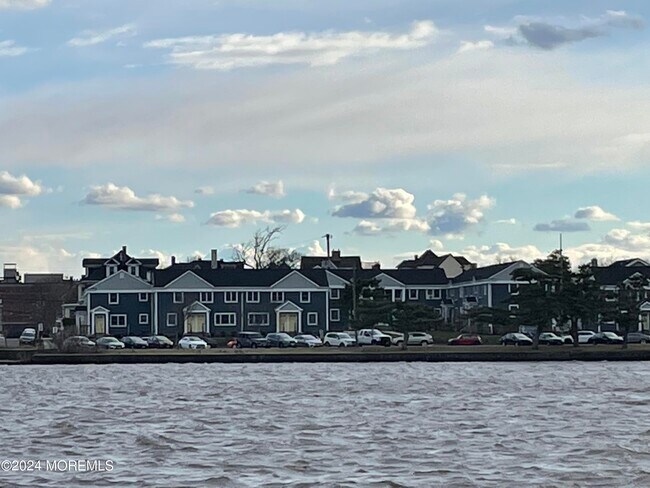 Building Photo - 302 Deal Lake Dr