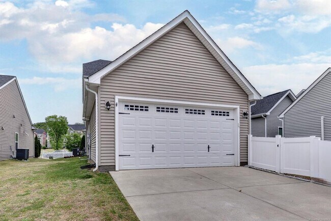 Building Photo - 6122 Pricket Rd