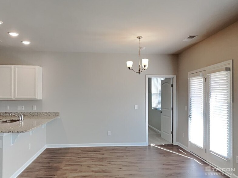 Building Photo - 631 Prominence Rd