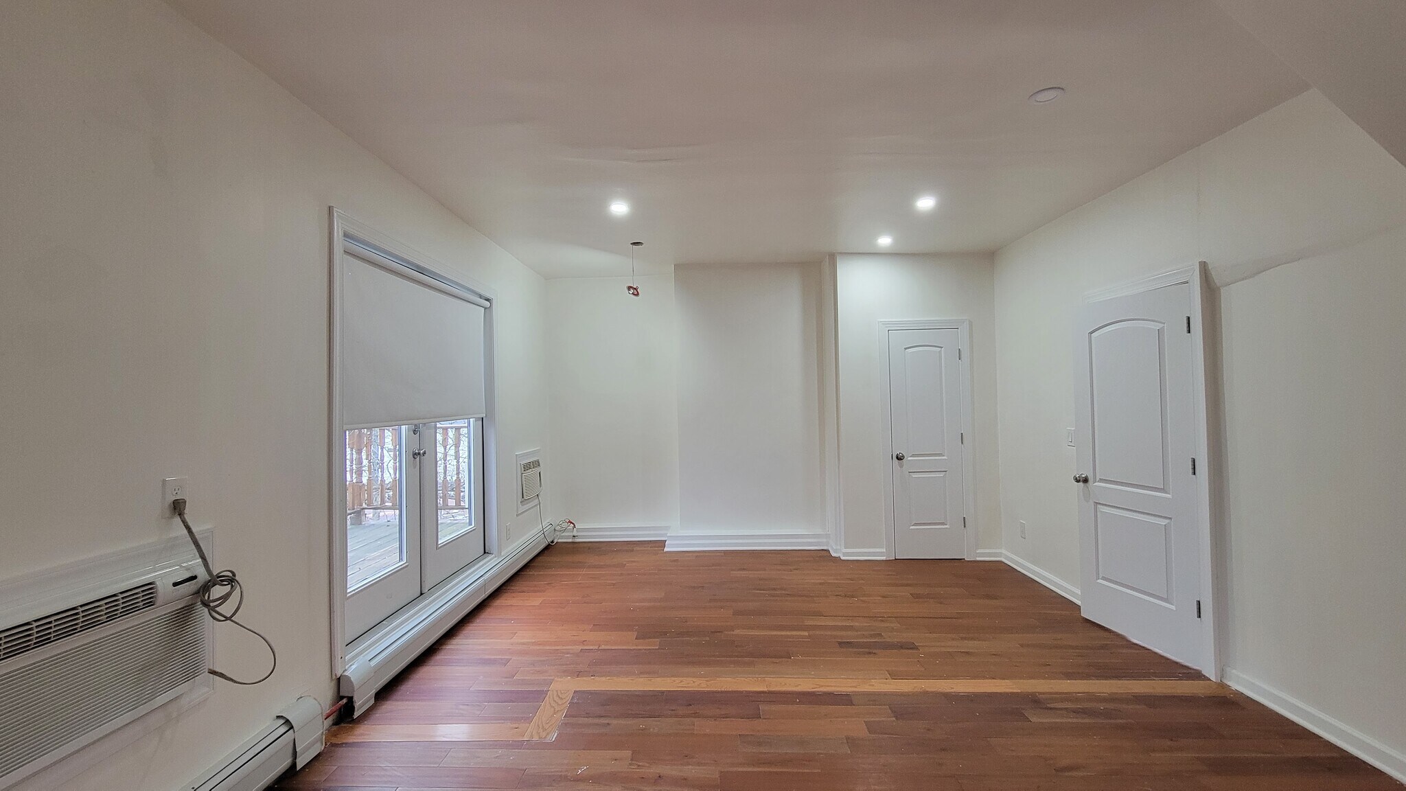 Building Photo - 19 70th St