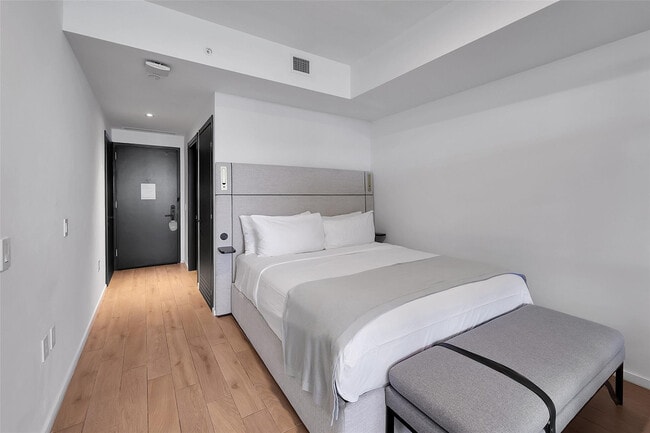 Building Photo - 398 NE 5th St