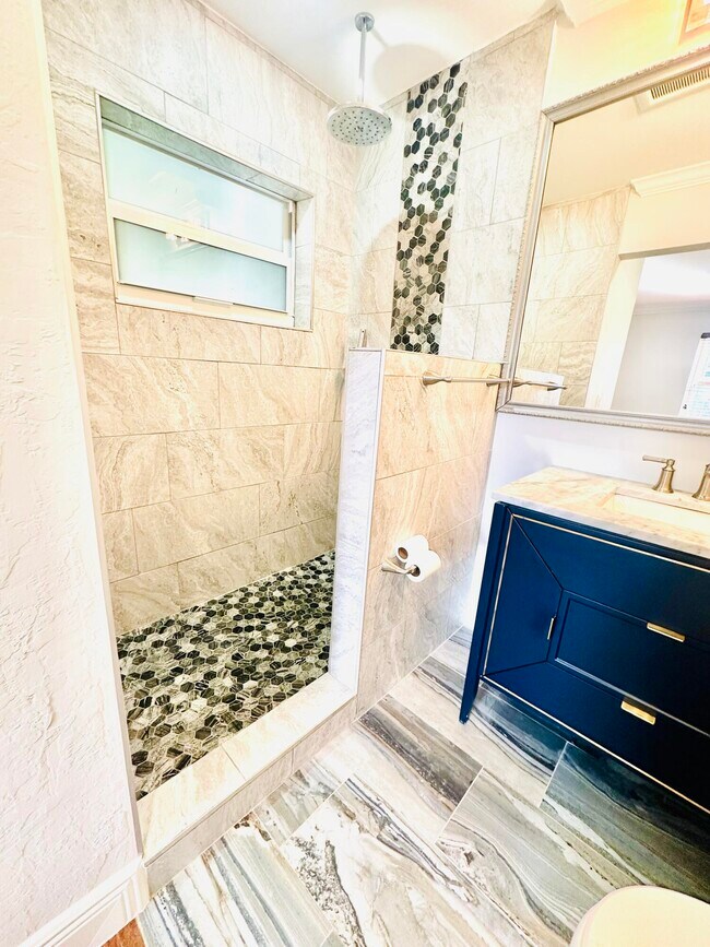 Building Photo - 1104 Neoga St