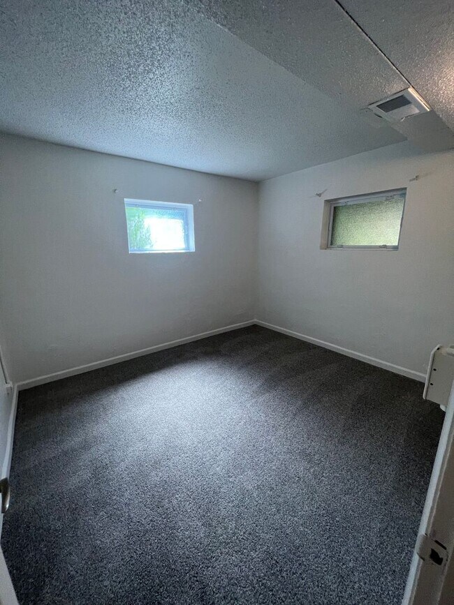 Building Photo - 4064-4466 S Broadway